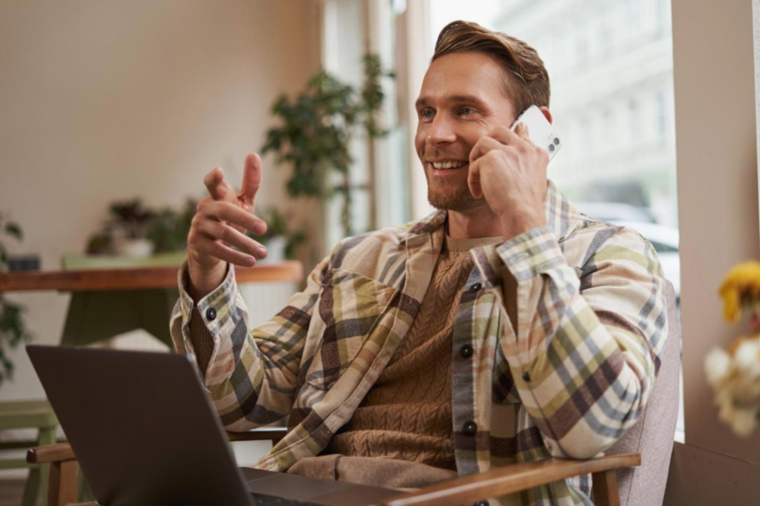 Erfolgreich gesparte Geldscheine als Ergebnis guter Budgetplanung